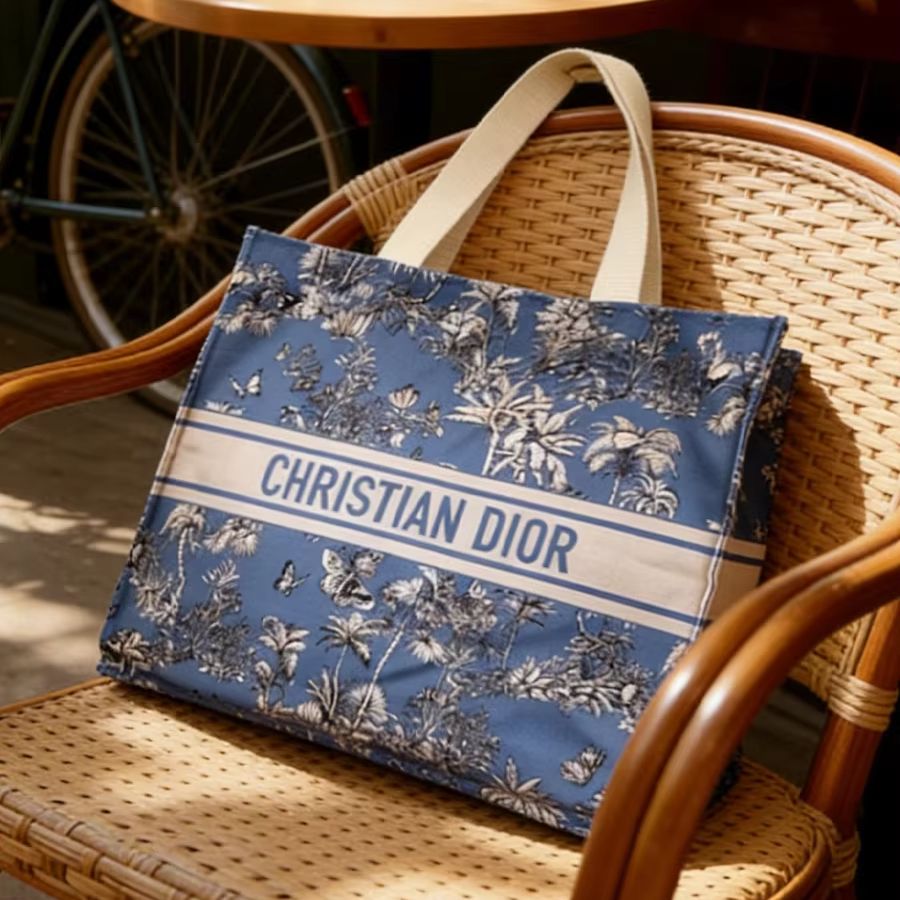 Сумка Dior: роскошная синяя су – обзор и цена Luxury Skincare Set